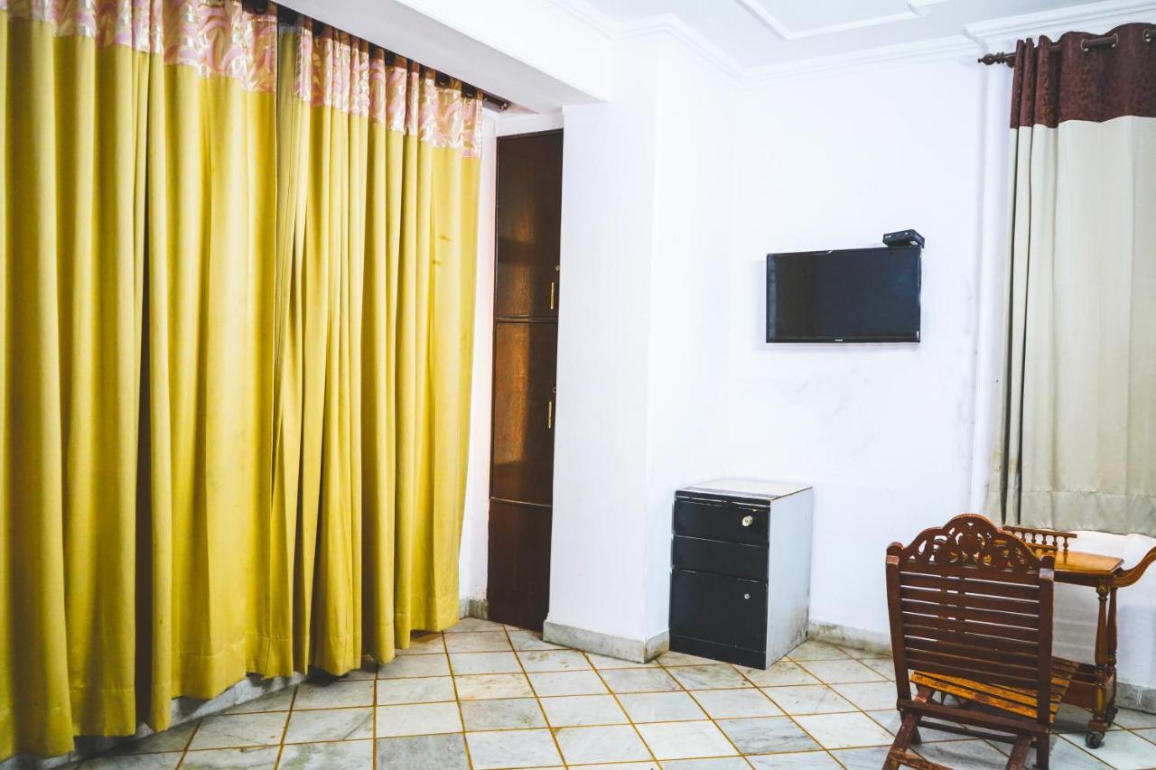 Roomshala 001 Iconic Residency New Delhi Buitenkant foto