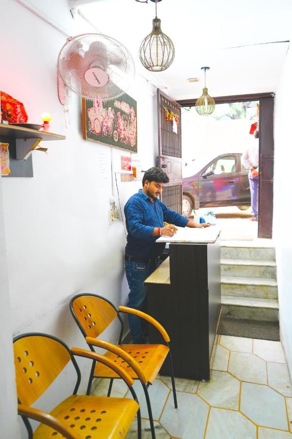 Roomshala 001 Iconic Residency New Delhi Buitenkant foto