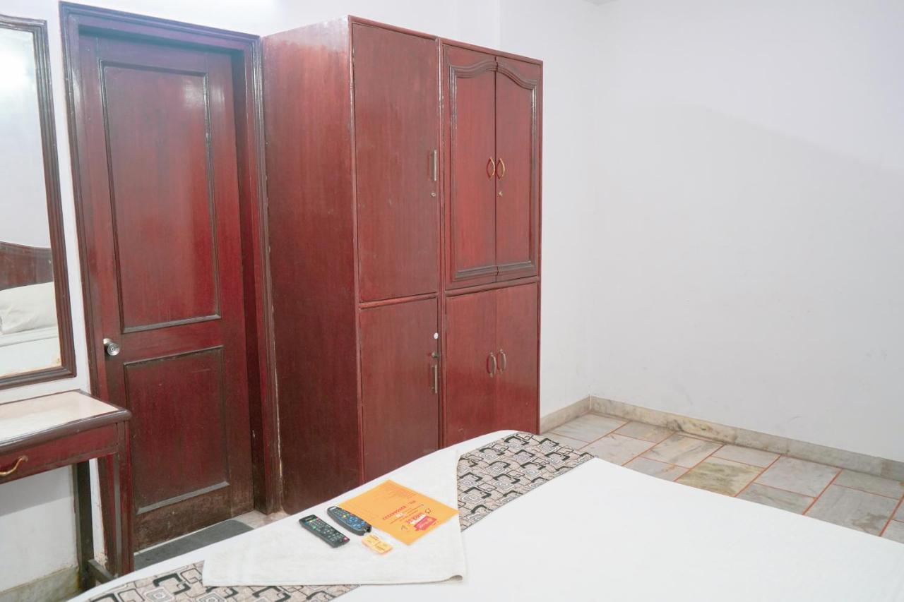 Roomshala 001 Iconic Residency New Delhi Buitenkant foto